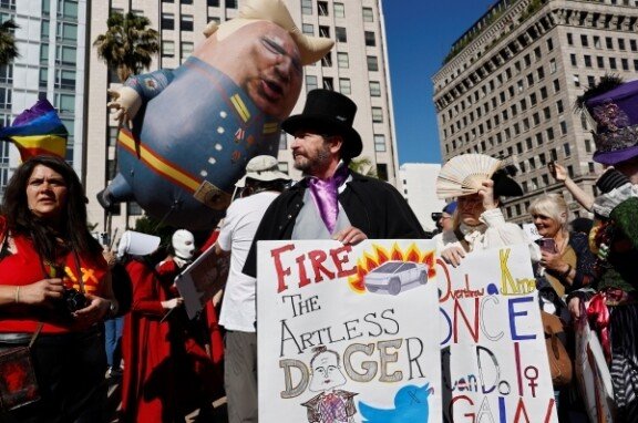 4월 5일(이하 현지 시간) 미국 전역에서는 트럼프 대통령을 규탄하는 ‘핸즈 오프’ 시위가 열렸다. 뉴시스