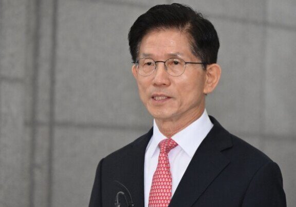김문수 국민의힘 대선 후보가 5월 11일 오전 경기 과천시 중앙선거관리위원회에서 제21대 대선 후보 등록을 마치고 브리핑을 하고 있다. 뉴시스
