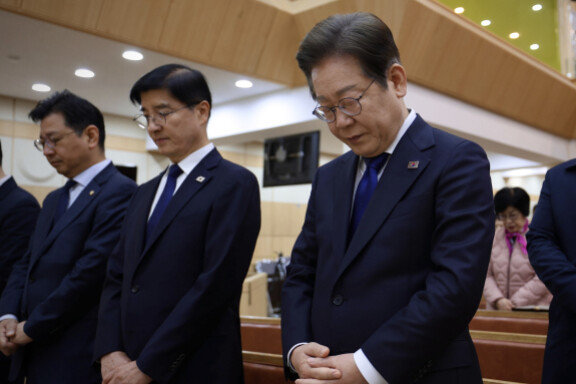 더불어민주당 이재명 후보가 4월 20일 울산 병영교회에서 부활절 예배를 드리고 있다. 뉴스1