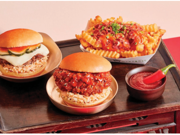 버거 전문점 쉐이크쉑에서 판매한 고추장쉑, 고추장치킨쉑, 고추장프라이(왼쪽부터). SPC그룹 제공