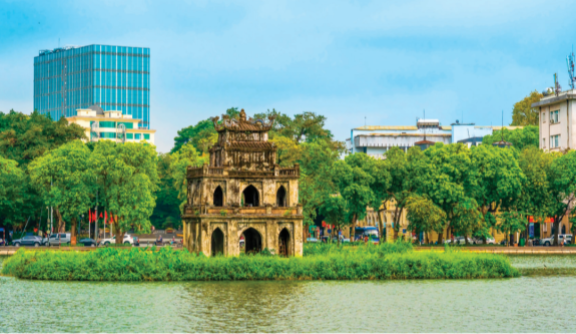 호안끼엠 호수 한가운데 자리한 옥산사. 중국과 베트남 문화가 절묘하게 뒤섞여 있다. GETTYIMAGES
