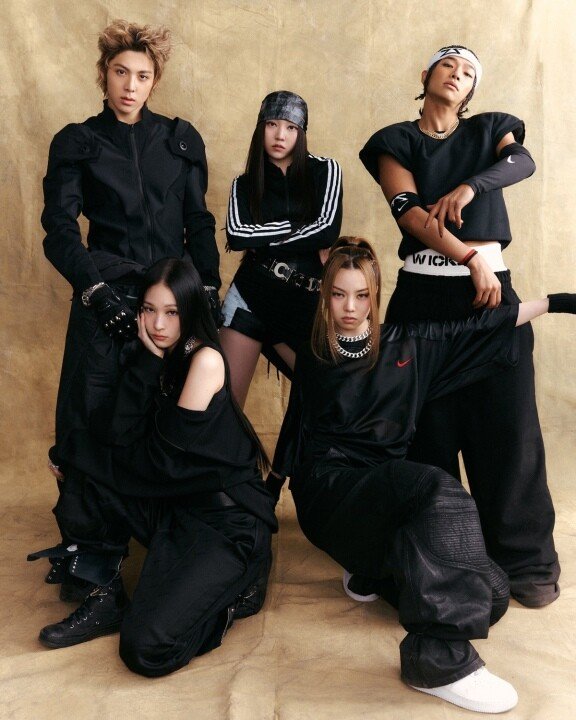 올데이 프로젝트 멤버 우찬, 영서, 타잔, 베일리, 애니(왼쪽 위부터 시계 방항으로). 더블랙레이블 제공