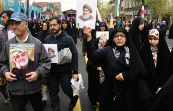 3월 28일 이란 테헤란에서 열린 반이스라엘 시위. 이란은 매년 ‘알쿠드스의 날’(Quds Day·예루살렘의 날)에 대규모 반이스라엘 시위를 벌여왔다. 뉴시스