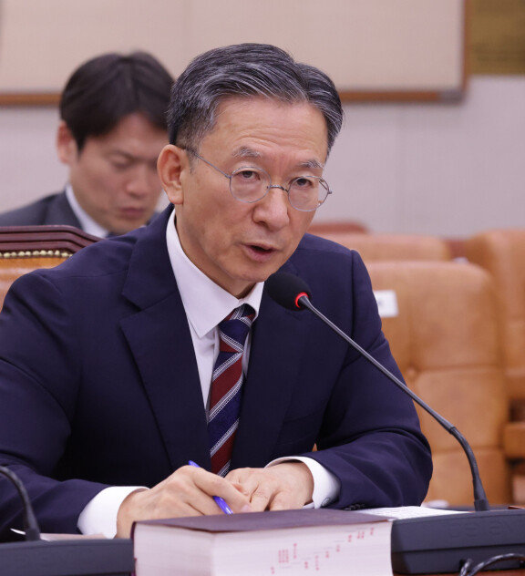정성호 법무부 장관 후보자가 7월 16일 오전 서울 여의도 국회 법사위원회 전체회의장에서 열린 인사청문회에서 의원 질의에 답하고 있다. 동아DB