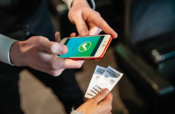 K팝 업계가 ‘암표 방지’를 이유로 관객 신원 확인 절차를 지나치게 까다롭게 진행하는 데 대한 비판이 확산하고 있다. GETTYIMAGES 