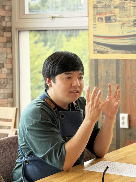 고객에게 좋은 풍미의 커피를 제공하기 위해 국내산 신선우유만 사용하는 ‘조윤희커피하우스’ 조윤희 대표. 우유자조금관리위원회 제공