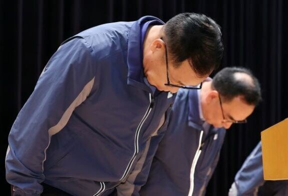 정희민 포스코이앤씨 대표이사가 7월 29일 인천 연수구 송도사옥에서 고속국도 공사 현장 사망사고와 관련해 고개 숙여 사과하고 있다. 뉴스1