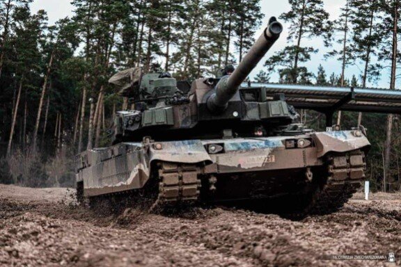 폴란드군이 운용하는 한국산 K2 전차. 폴란드 국방부 제공
