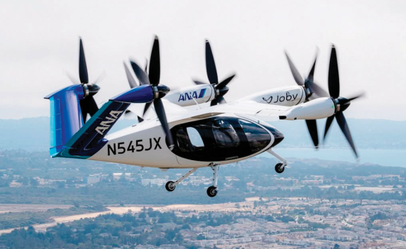 미국 도심항공교통(UAM) 기업 조비에비에이션이 개발한 전기 수직이착륙기(eVTOL) ‘S4’. 식기세척기 수준의 소음만 내면서 활주로 없이 공중으로 떠오를 수 있다. 조비에비에이션 제공 