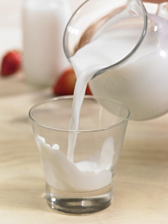 필수 영양소가 골고루 함유된 우유는 노년기 영양 불균형 해소에 도움이 된다. GETTYIMAGES