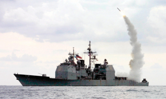 미 해군 순양함에서 토마호크 미사일이 발사되고 있다. 뉴시스