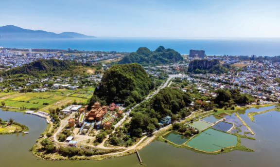 베트남 다낭의 ‘마블 마운틴(Marble Mountain)’ 관광지. 목·화·토·금·수 오행을 상징하는 5개의 산을 한꺼번에 만나볼 수 있는 곳이다. GETTYIMAGES