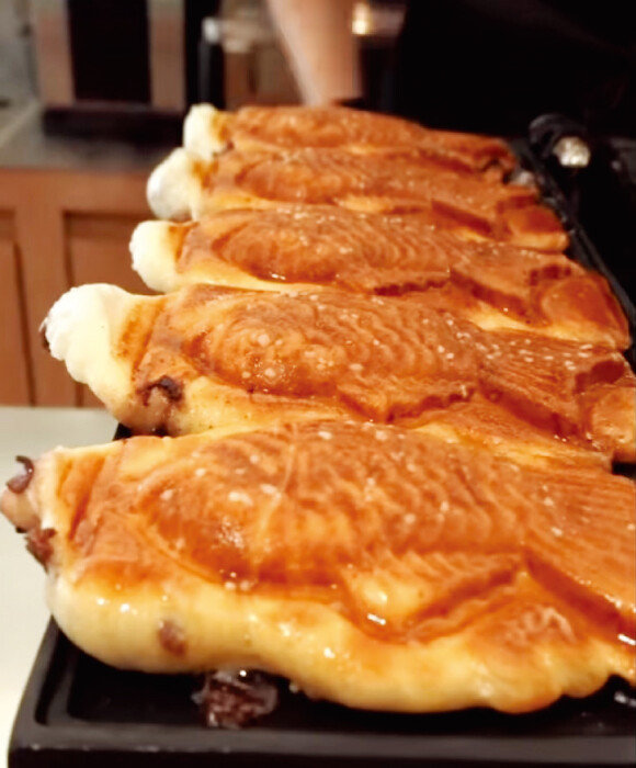 서울 성동구 성수동 차일디쉬 카페에서 판매하는 ‘소금빵×붕어빵’의 제작 과정. [@chd.bakery 인스타그램 캡처]