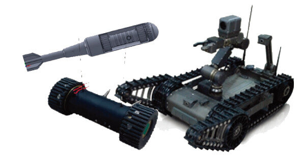 최루탄이나 고폭탄을 탑재할 수 있는 SG로봇(왼쪽)과 급조폭발물 제거로봇. 둘 다 한화지상방산의 최신 무기다. 