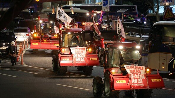 “남태령 대첩서 이겼다” 트랙터 시위대, 28시간 대치 끝 尹관저 향해