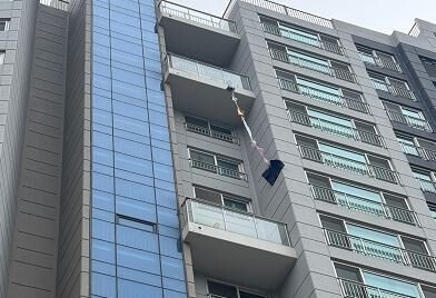 아파트 베란다에 웬 줄이…18시간 갇힌 할머니의 ‘SOS’