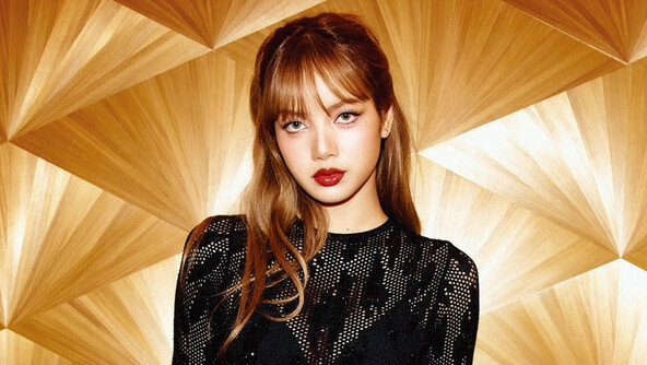 연말을 빛나게 할 홀리데이 메이크업 코드