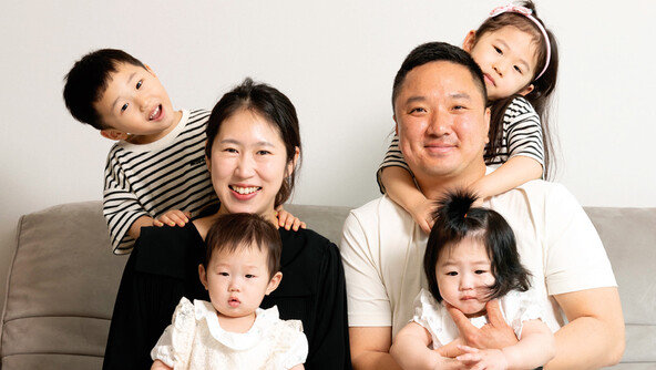 “겹쌍둥이 육아, 체력 외에 힘든 건 없어요” ‘파주 겹쌍둥이네 집’ 김기호·탁은경 부부
