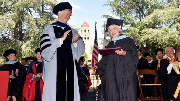 105세 할머니, 83년 만에 스탠퍼드 졸업장 품에 안아 “기다려온 순간”