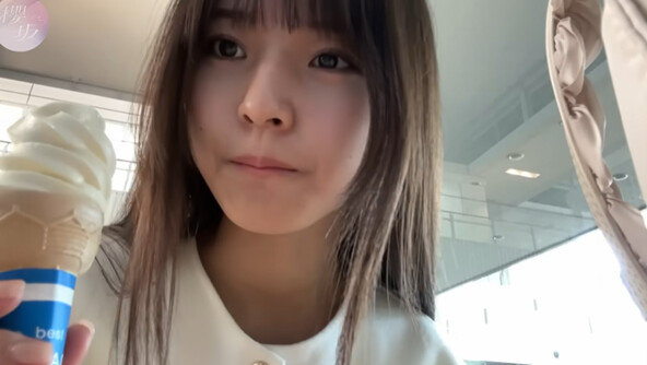 비행기 통학 4년… 미모의 日아이돌 마침내 졸업장 땄다