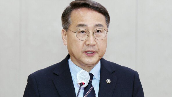 李, 김인호 산림청장 직권면직…“중대한 법령 위반”