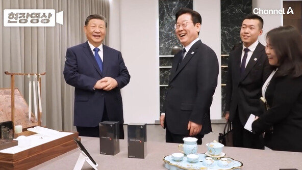 시진핑 샤오미 선물에 李 “통신보안 잘 되나”…習 박장대소
