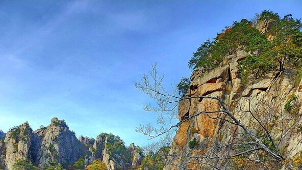 가을의 설악, 선계에 들어선 인간에겐 경외감이 찾아온다[전승훈 기자의 아트로드]