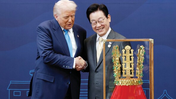 ‘신라 금관’ ‘샤오미 폰’, 대통령 개인이 못 가져가