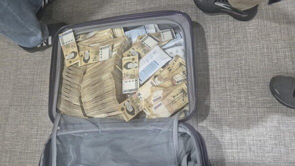 수십억 세금 체납자 집에 에르메스 가방 60개가…