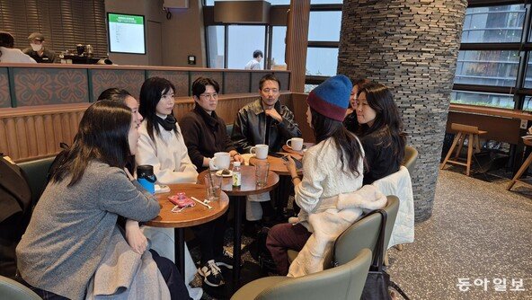 “술 말고 커피요”…아침 춤파티까지 즐기는 ‘소버 큐리어스’ 유행