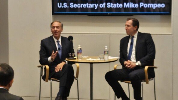 폼페이오 “김정은은 사악…핵 포기하게할 ‘당근’도 ‘채찍’도 없어”