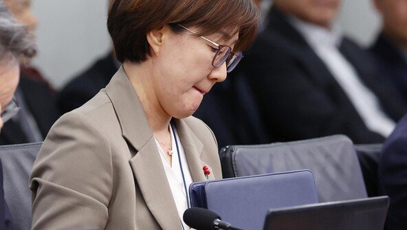 ‘현지 누나’ 파장…野 “V0의 국정농단” vs 與 “김건희와 달라”