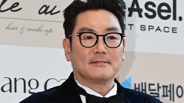 ‘소년범’ 조진웅 은퇴에… “범죄공개가 맞다” vs “이미 죗값치러”