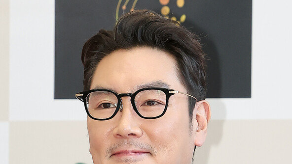 “조진웅, 이유도 없이 때렸다…얼음 붓고 때리기도” 다큐 감독 폭로