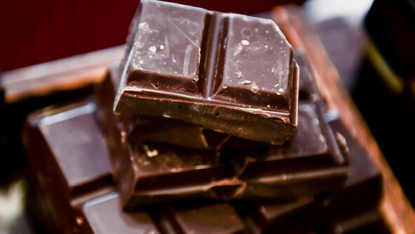 다크 초콜릿서 ‘노화 늦추는’ 성분 발견…“많이 먹으란 얘긴 아냐”