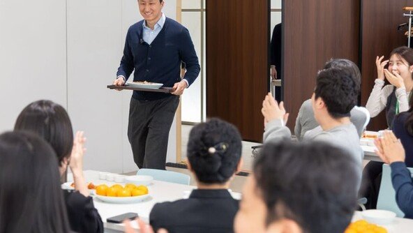 김장 봉사에 수육 들고 나타난 정기선…임직원들 깜짝