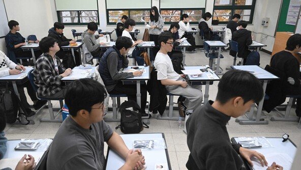 “고대 문자 해독 수준, 미쳤다”…英언론도 놀란 수능 영어 지문 뭐길래