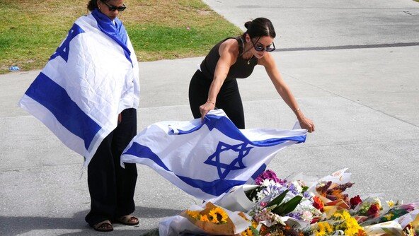 호주 총격범 2명은 부자관계… 총 뺏은 시민영웅은 40대 무슬림