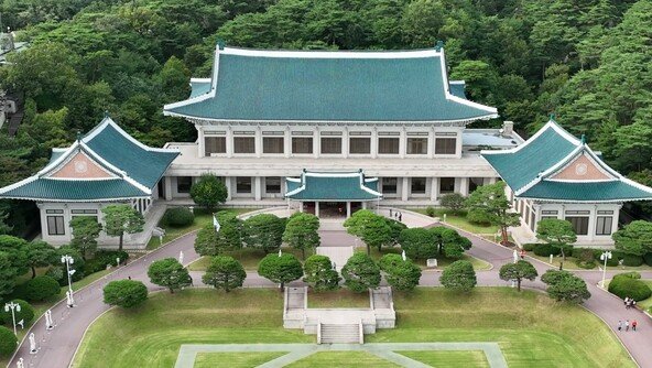 대통령-3실장 1분 거리서 집무… ‘불통 상징’ 靑본관은 외빈용으로
