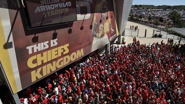 NFL 캔자스시티 치프스, 연고 도시 그대로인데 주(州)만 옮긴다?[황규인의 잡학사전]