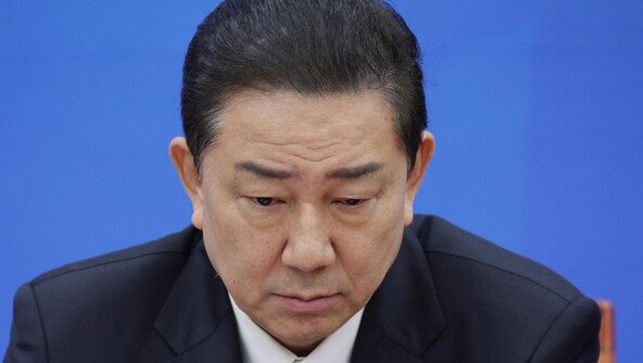 김병기, 대한항공 ‘160만원 호텔 숙박권’ 의혹에 “적절치 못했다”