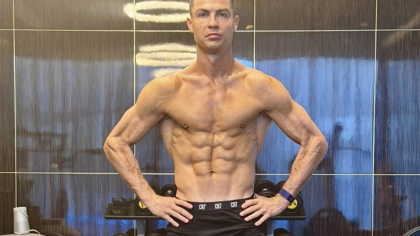 호날두 건강 비결 ‘잠’에 있었다…“90분식 5차례 나눠 수면”