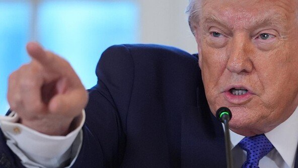 트럼프 “이란 시위대에 지원 곧 도착…살인자 대가 치를것”