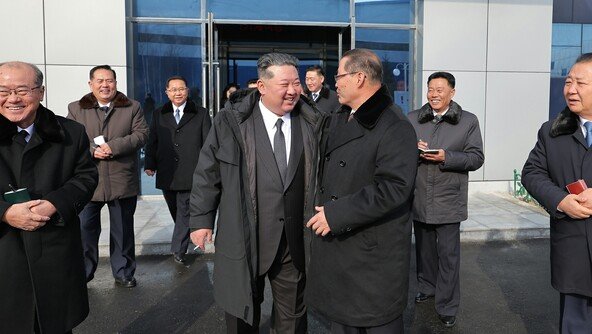 김정은, 공장 준공식서 부총리 전격 해임 “그모양 그꼴밖에 안돼”