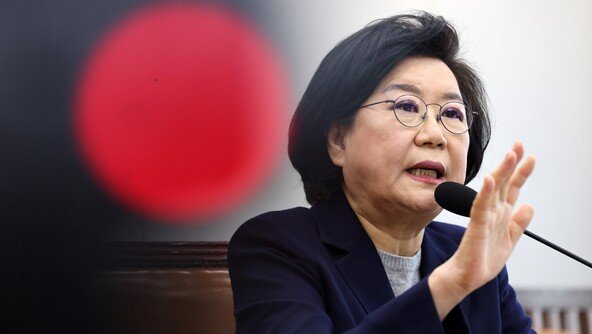 野 “25평서 5명 어떻게 살았나”…이혜훈 “잠만 잤다”