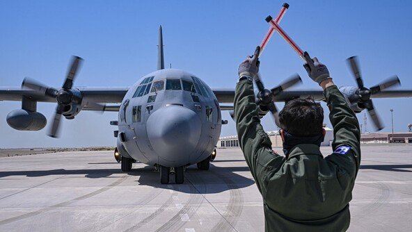 ‘사우디 방산 전시회’ 향하던 공군기, 엔진 이상에 日 비상착륙
