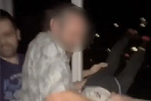 “놓지마!” 애원에도…술 취해 어린아들 7층 창문에 매단 아버지