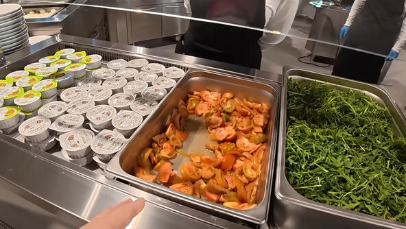 밀라노 선수촌 식당 “물린다” “먹을게 없다”…메뉴 어떻길래?