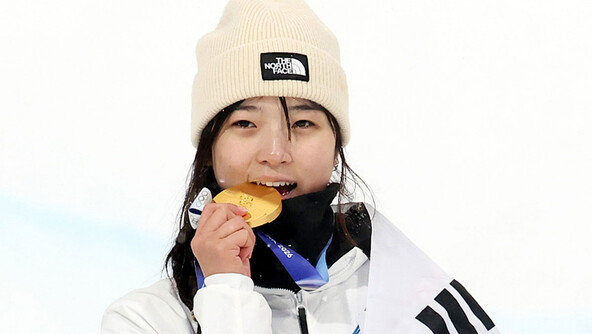 두번 넘어진뒤 완벽런…최가온, 韓설상 최초 금메달