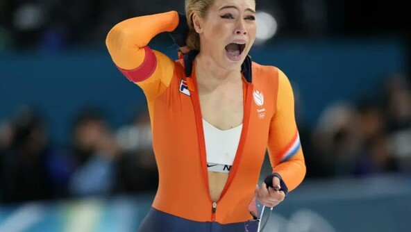 金딴뒤 지퍼 내려 스포츠 브라 노출…“14억 가치”